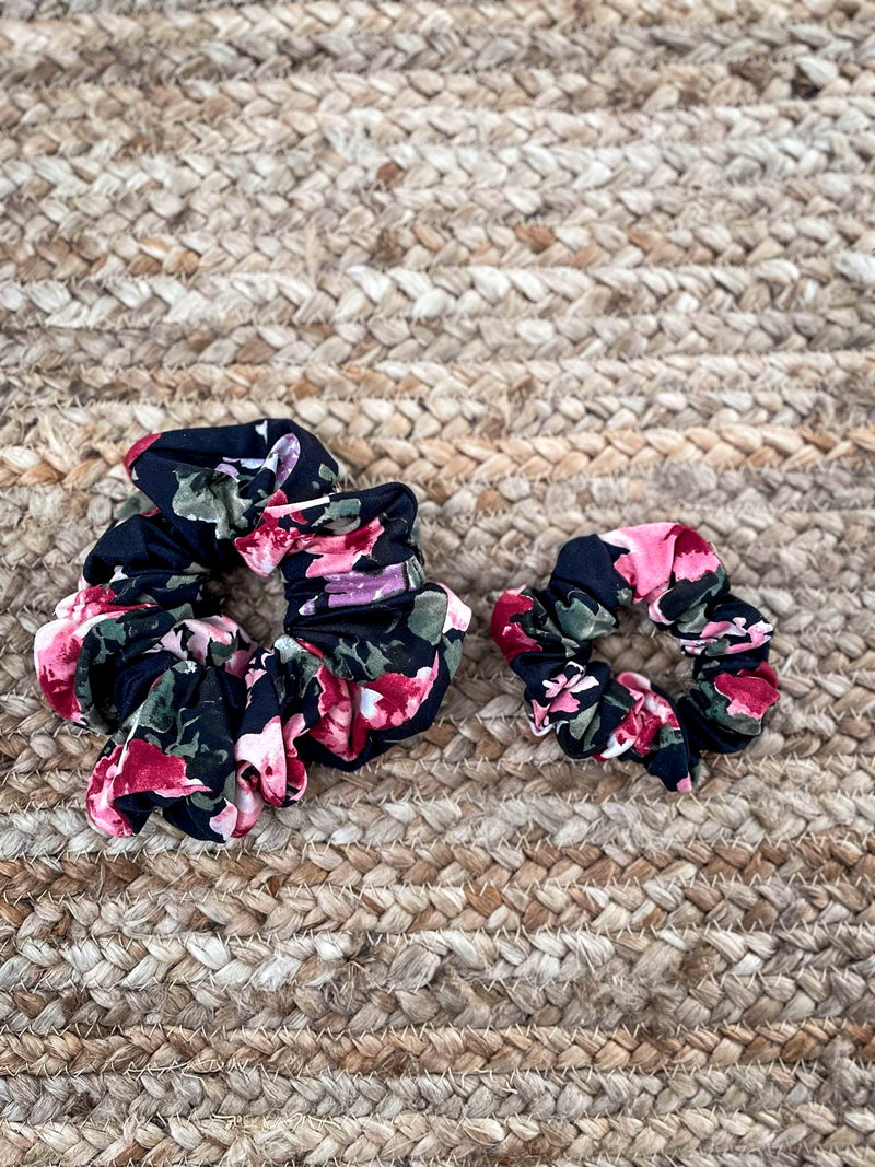 Choux élastique FPUM par MLcreation- Fleurs rose/lilas fond noir (DBP)
