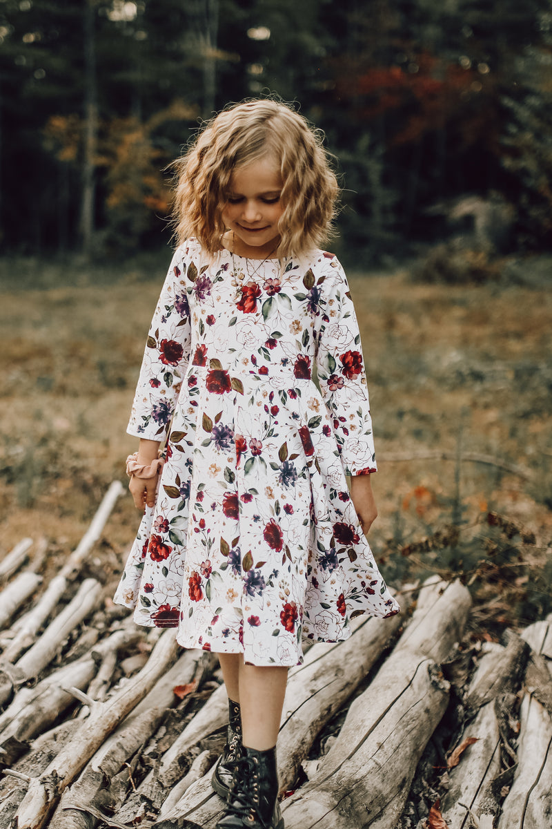 Robe Abi enfant, DBP fleurs bourgognes fond blanc